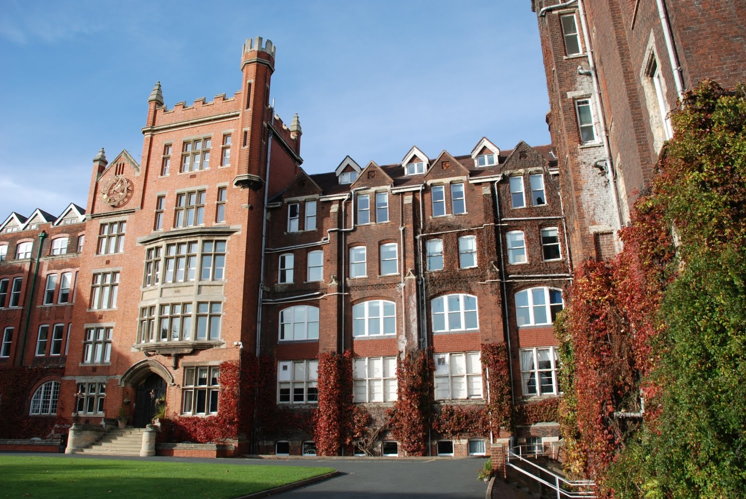 St Lawrence College School